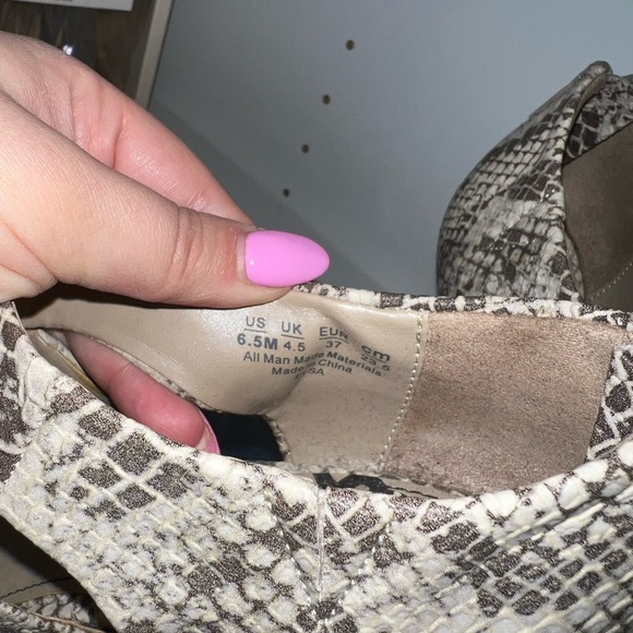 Snakeskin heels - Picture 3 of 5